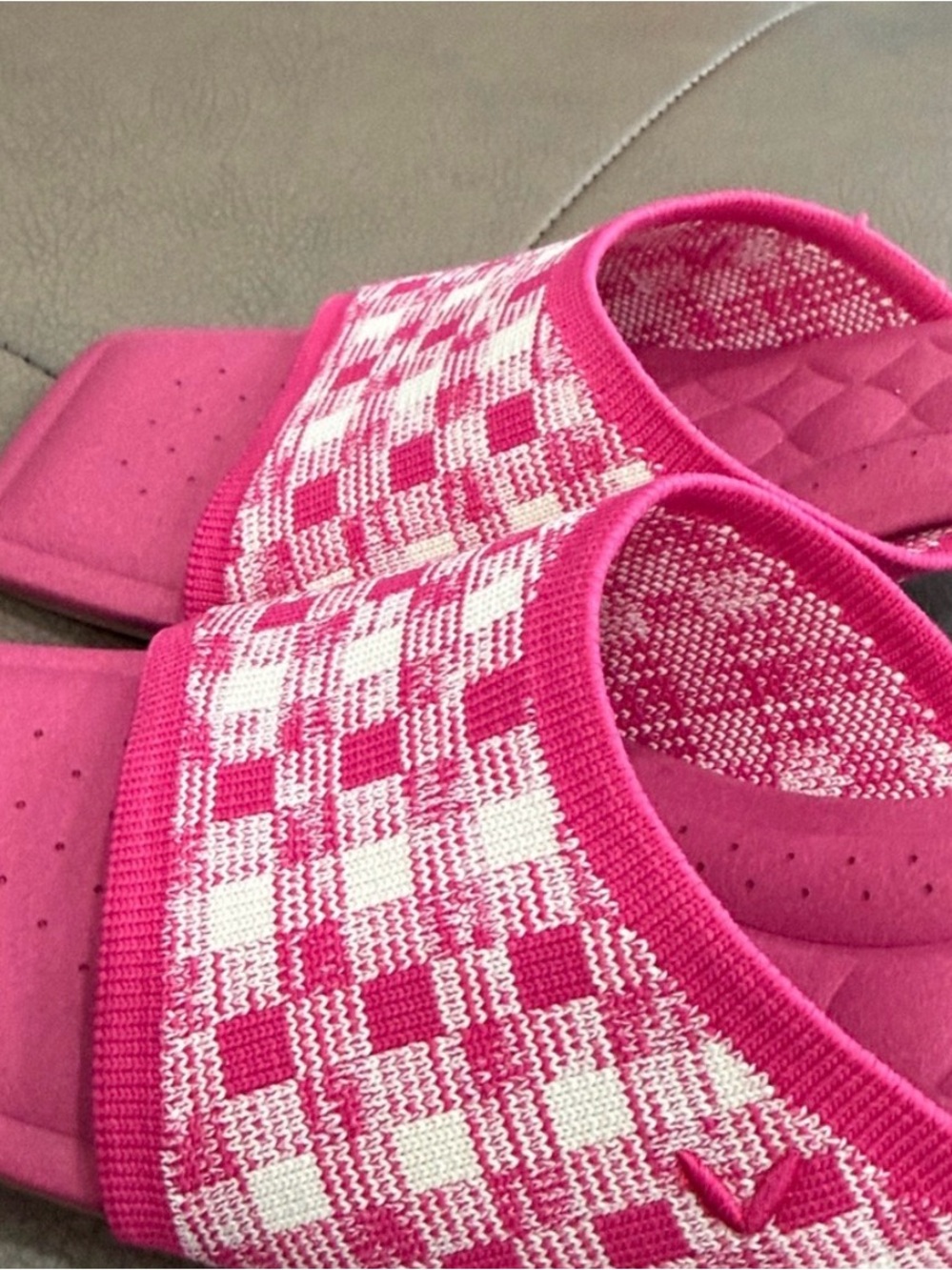 Vivaia Hot Pink Checkered Slide Mules 39.5/ 8.5 EUC - Picture 3 of 6